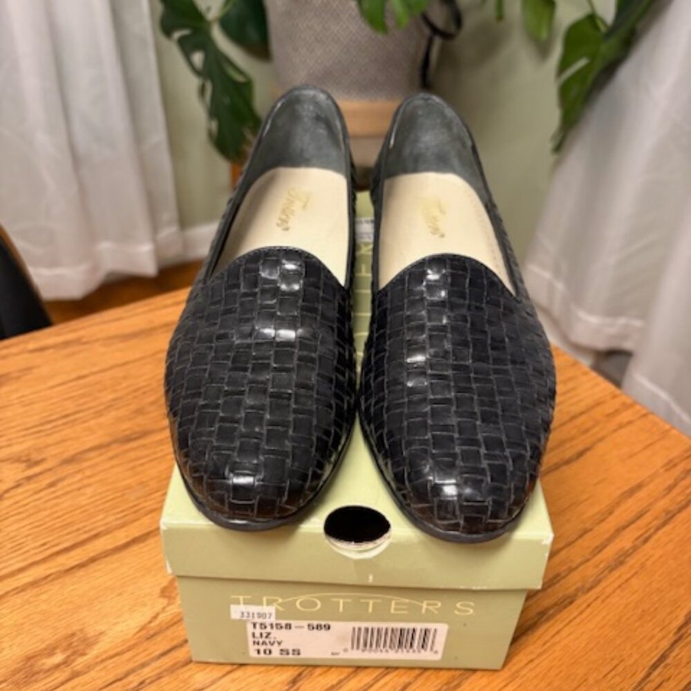 Trotters Liz Slip-On Loafer, Woven, Black, Women's Size 10